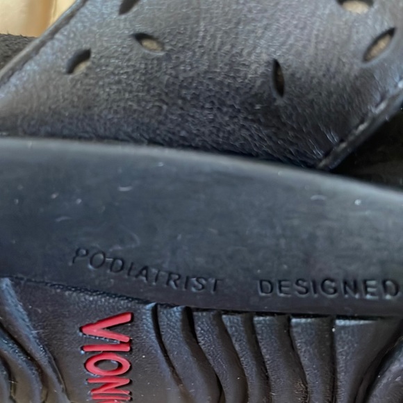 VIONIC 6.5 Velcro #2. Straps across LNWOT podiatrist design sandal - Picture 8 of 10